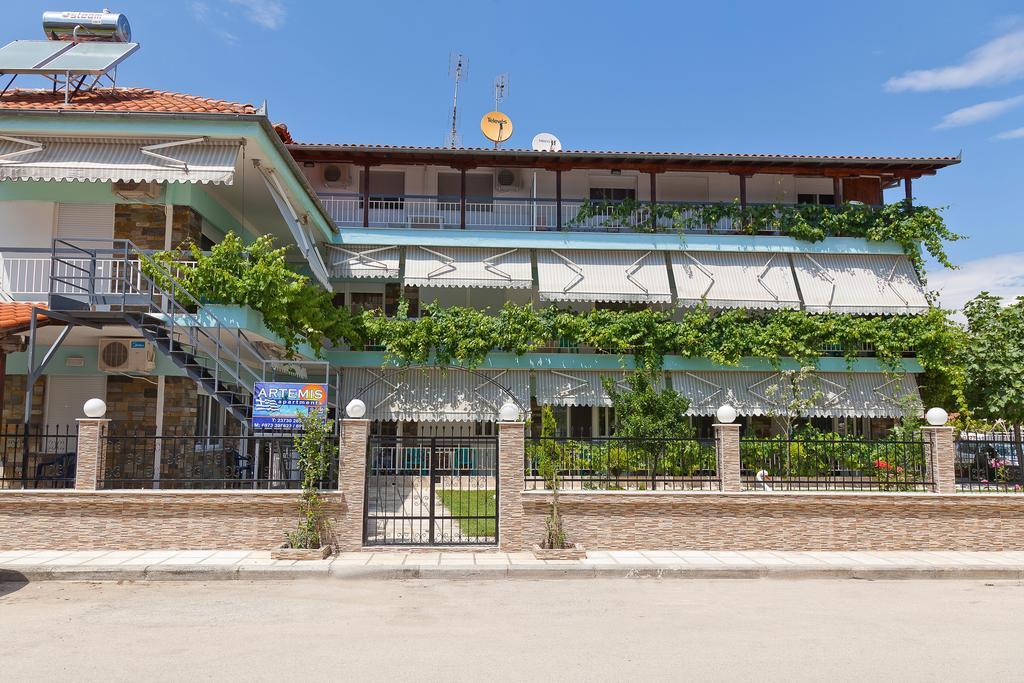 Artemis Apartments Paralia Dionisiou Extérieur photo