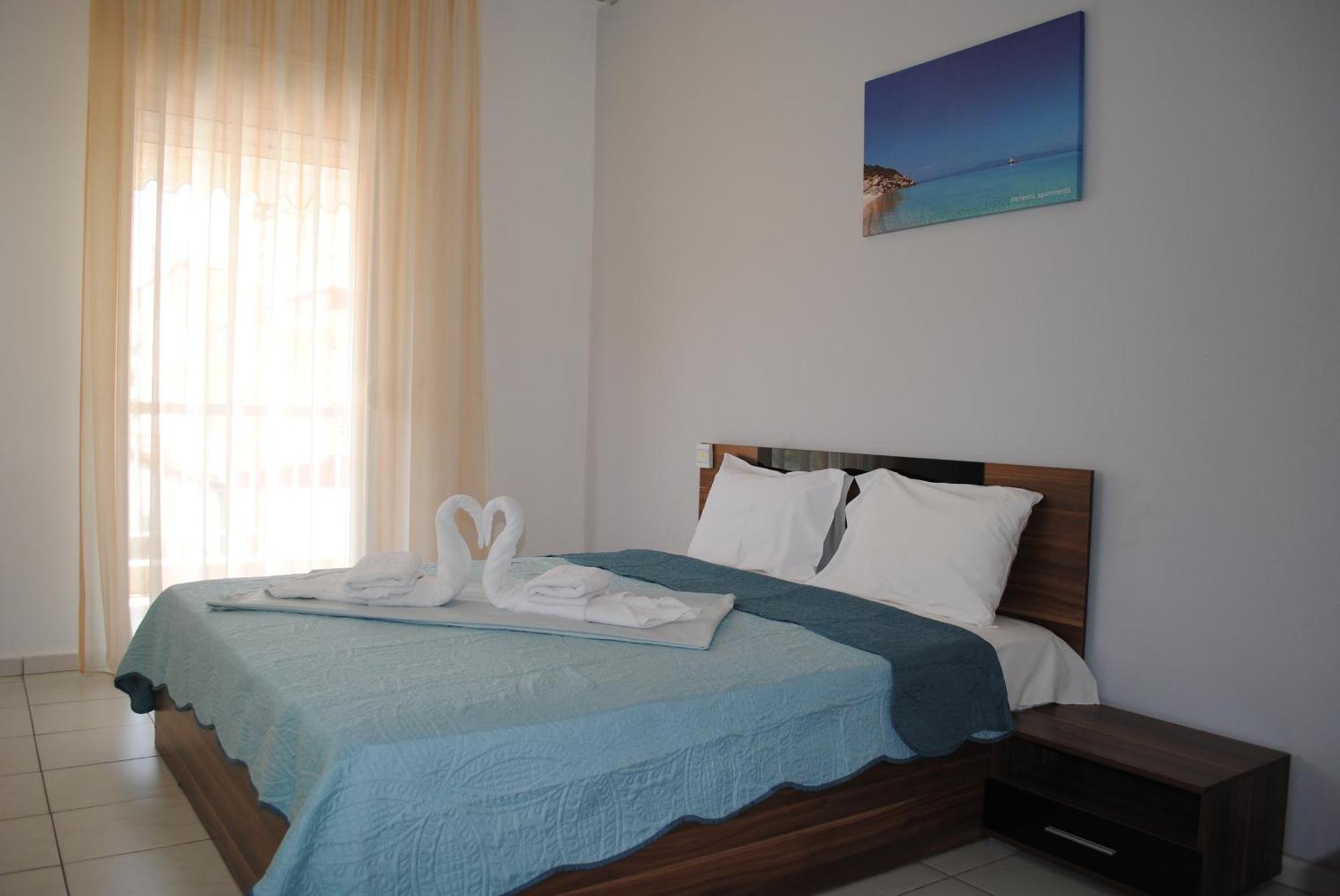 Artemis Apartments Paralia Dionisiou Extérieur photo