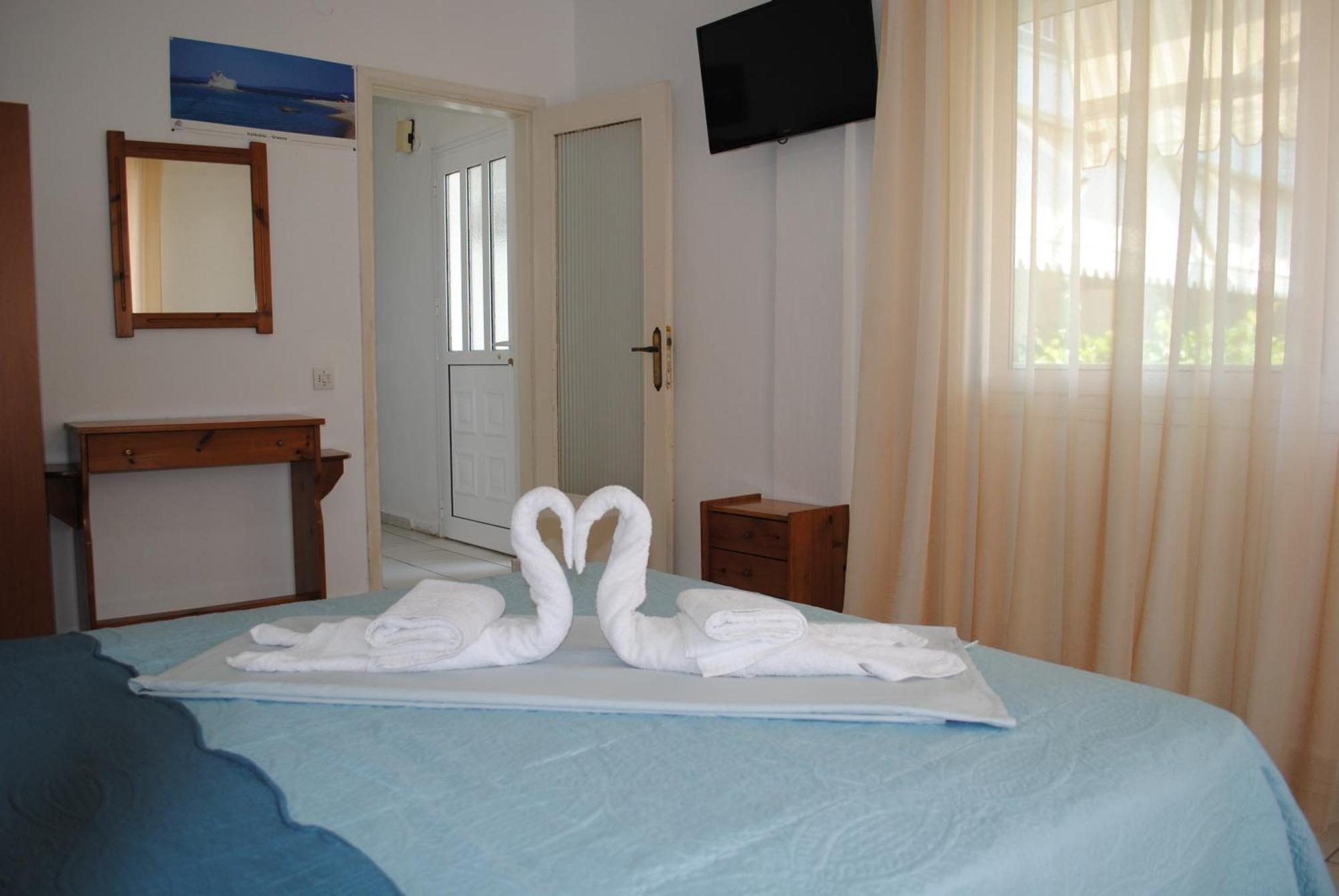 Artemis Apartments Paralia Dionisiou Extérieur photo
