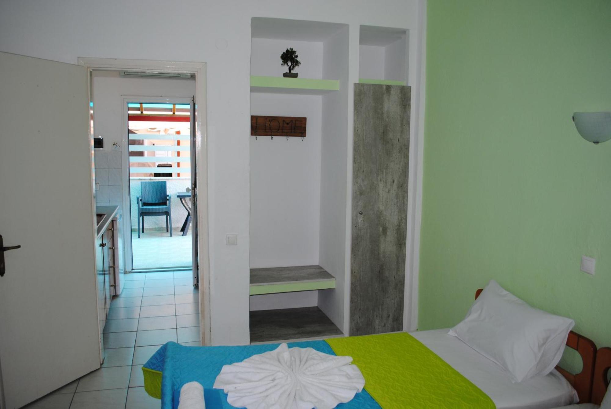 Artemis Apartments Paralia Dionisiou Extérieur photo