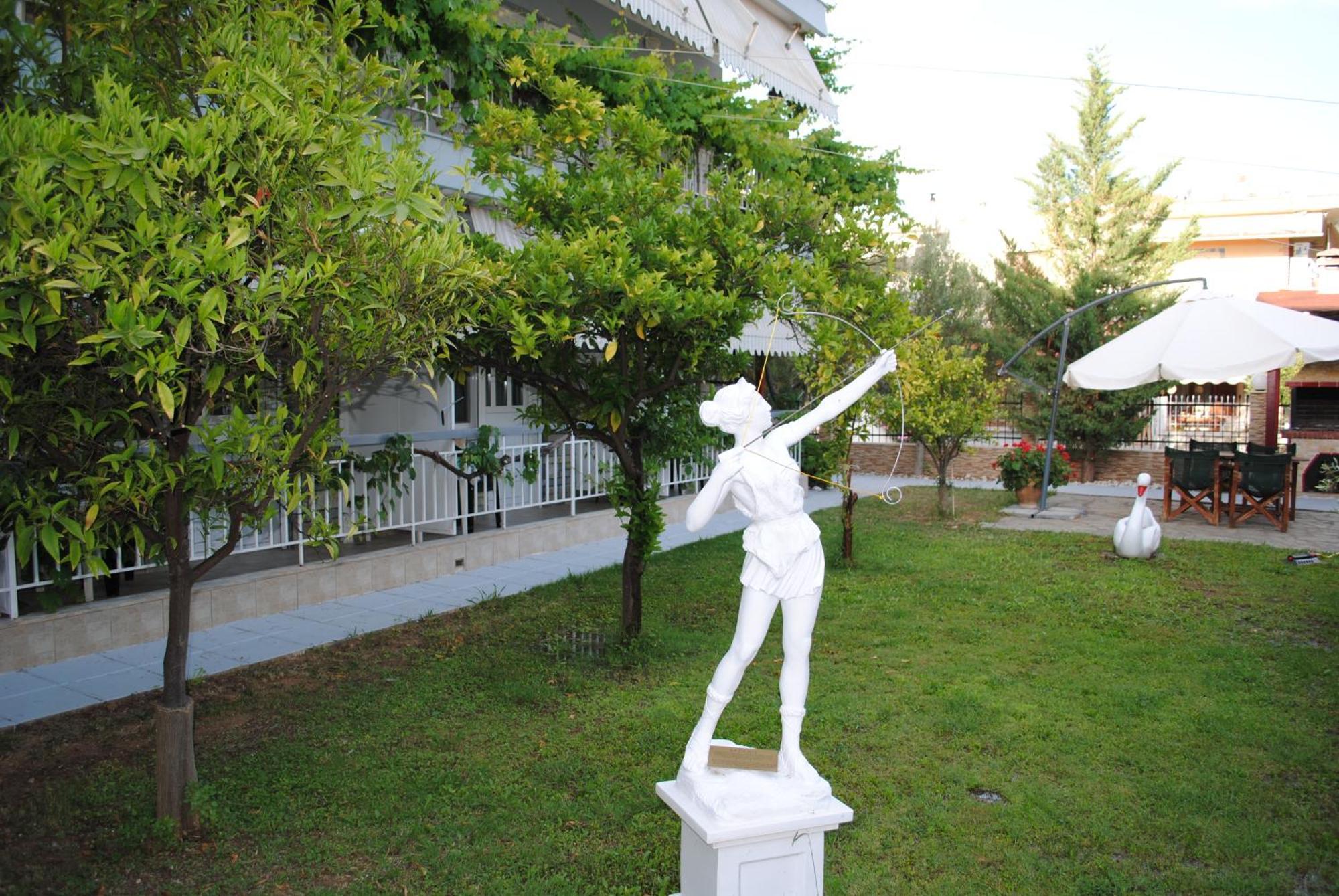 Artemis Apartments Paralia Dionisiou Extérieur photo
