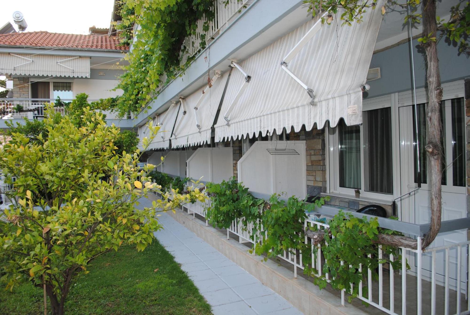 Artemis Apartments Paralia Dionisiou Extérieur photo