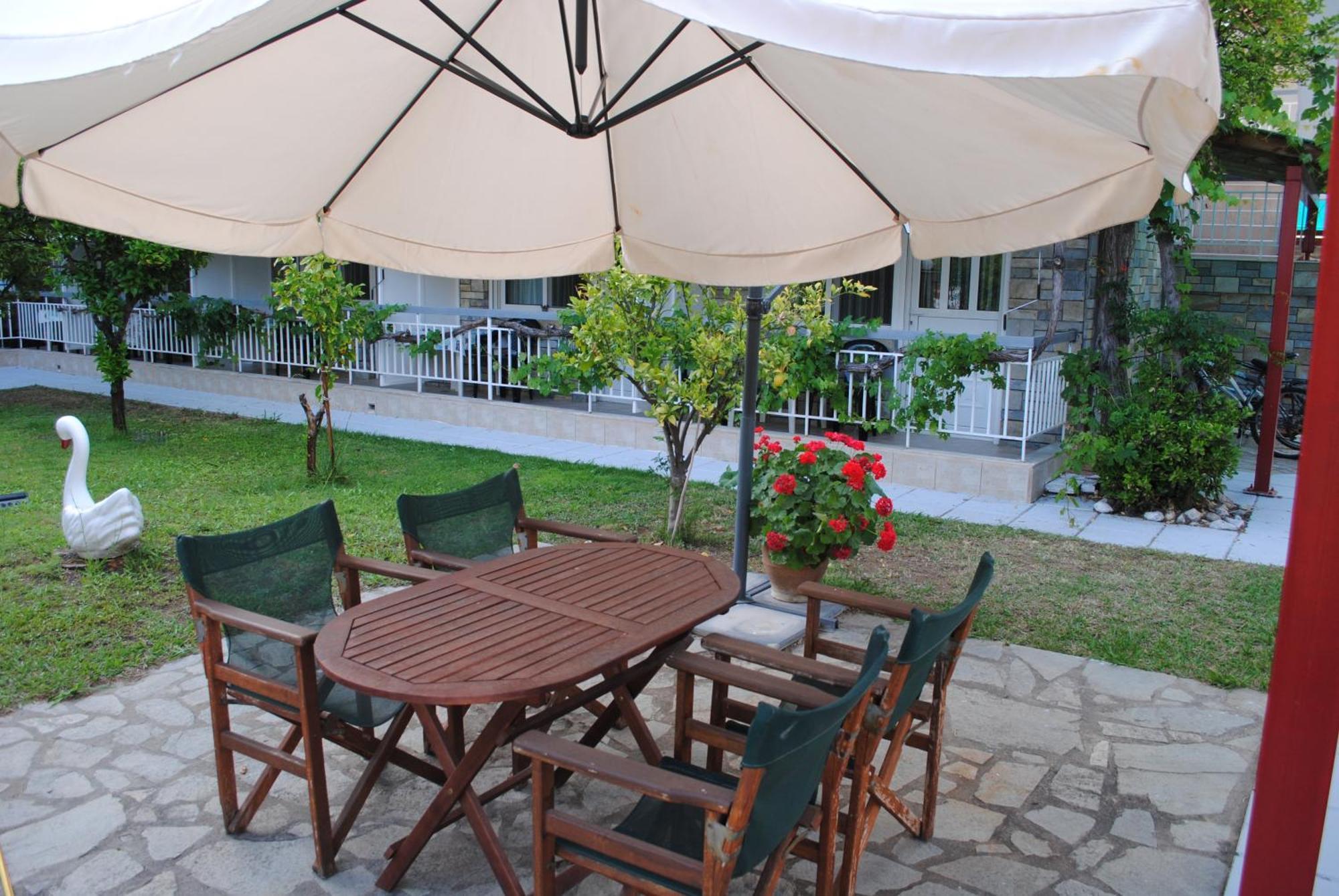 Artemis Apartments Paralia Dionisiou Extérieur photo