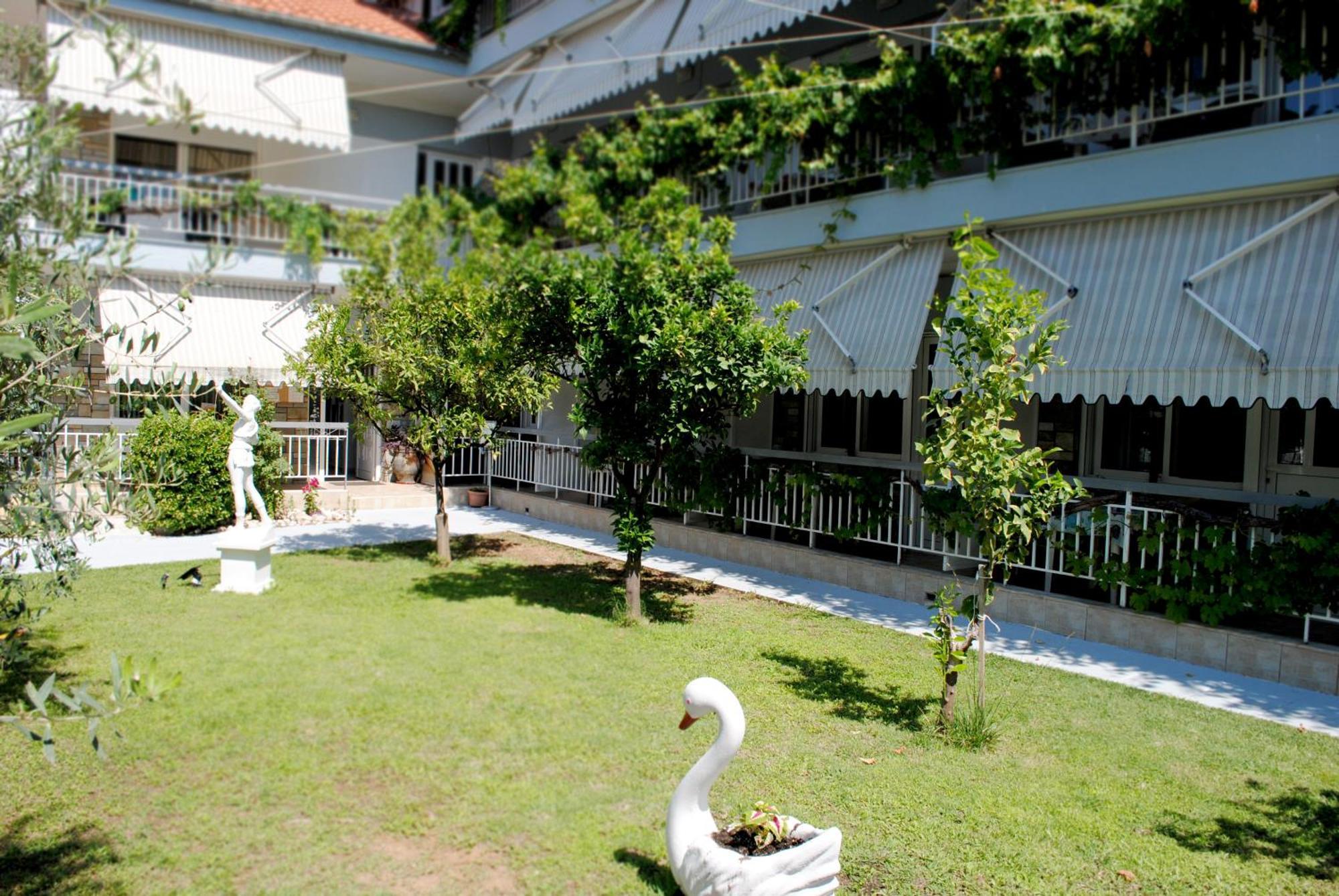 Artemis Apartments Paralia Dionisiou Extérieur photo