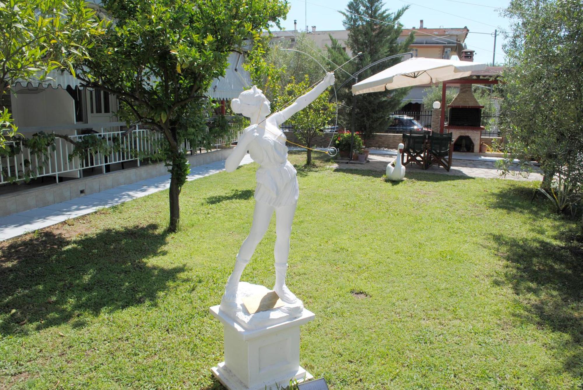 Artemis Apartments Paralia Dionisiou Extérieur photo