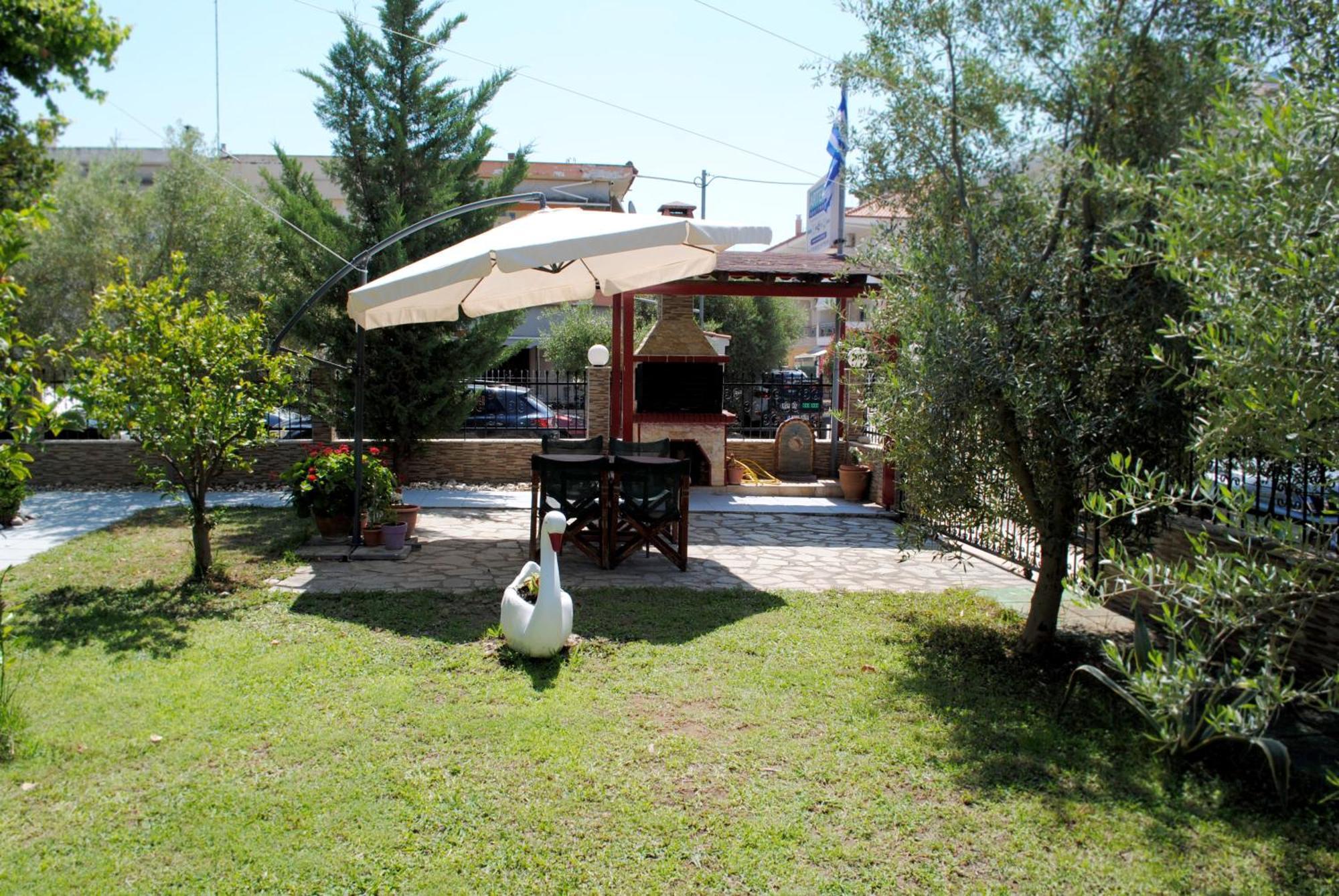 Artemis Apartments Paralia Dionisiou Extérieur photo