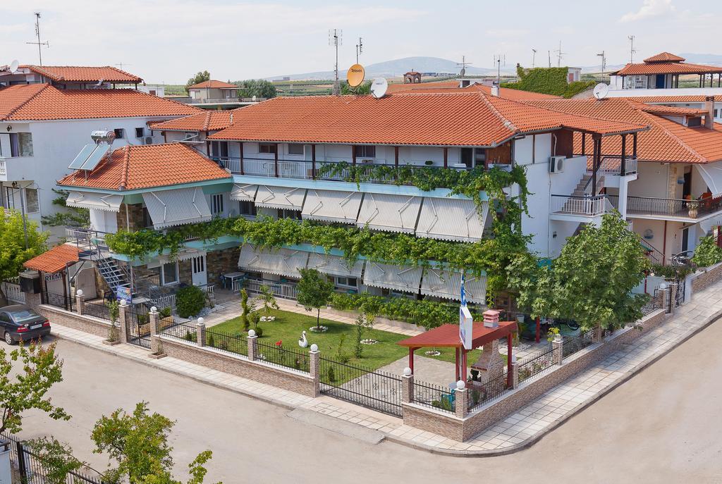 Artemis Apartments Paralia Dionisiou Extérieur photo