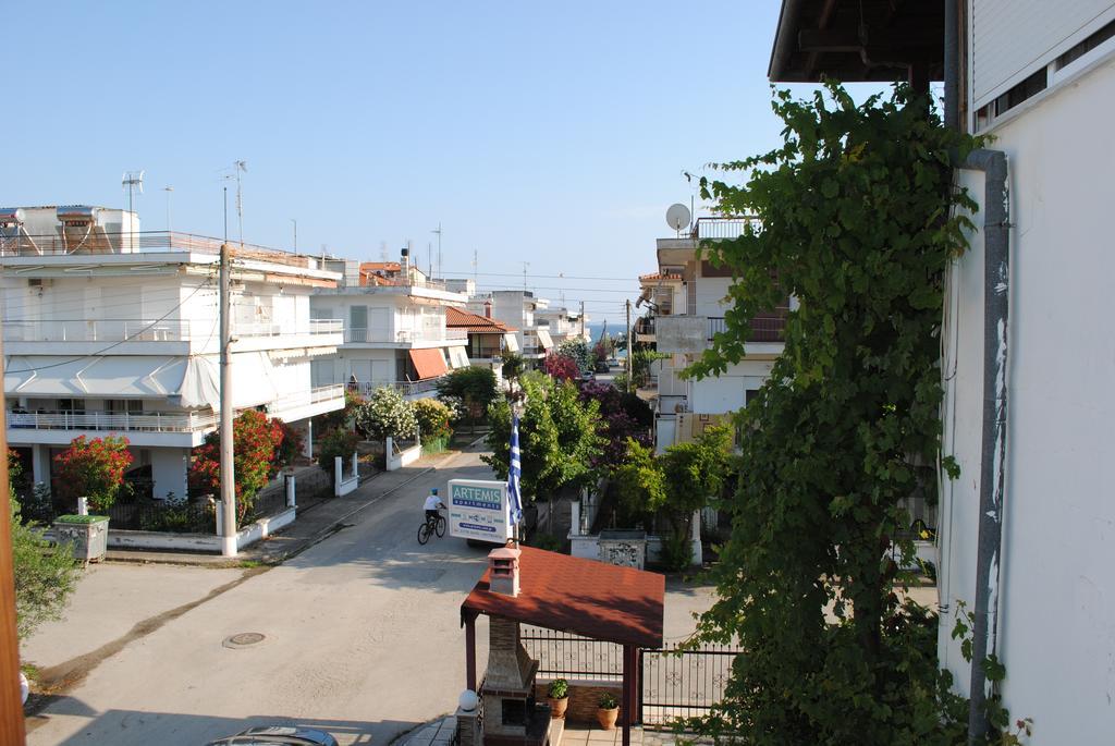 Artemis Apartments Paralia Dionisiou Extérieur photo